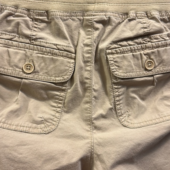 Two Hearts Maternity Khaki Shorts Cargo/Bermuda. SZ Small measurements in photos - Picture 5 of 8